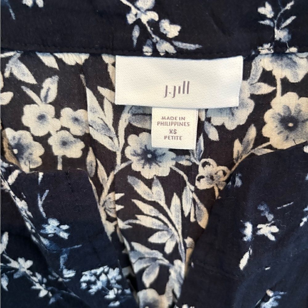 J Jill Navy and White Floral Top size XSP - Picture 3 of 5